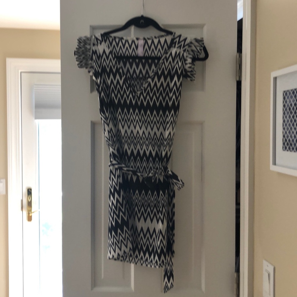 Black and white patterned long T-shirt/tunic